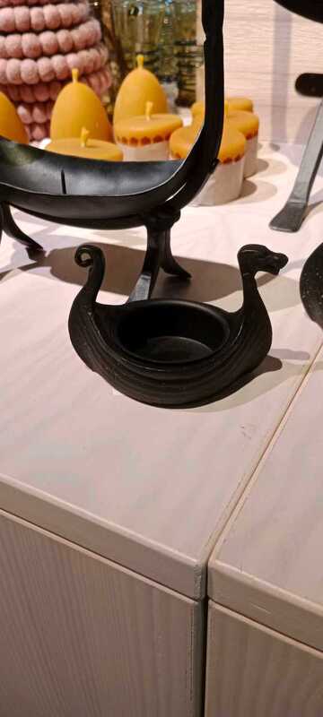 Tealight holder