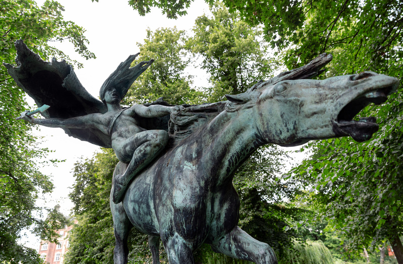 Bronze statue "Valkyrie" (S. Sinding)