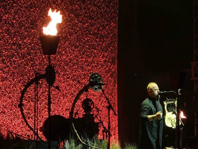 Einar Selvik demonstrating a lyre harp.