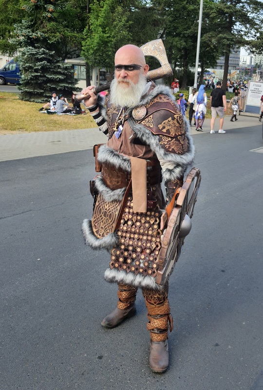 Man cosplaying as Eivor from Assassin's Creed Valhalla